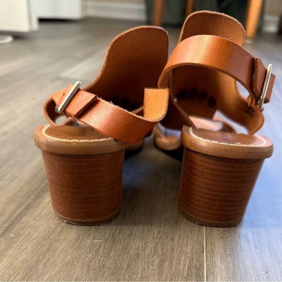 Elegant Brown Leather Sandals - Picture 5 of 5